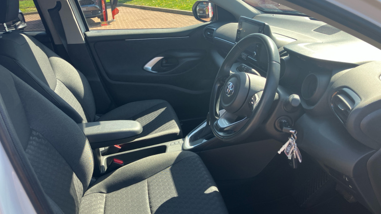 Toyota Yaris 1.5 Hybrid Design 5dr CVT Hybrid Hatchback